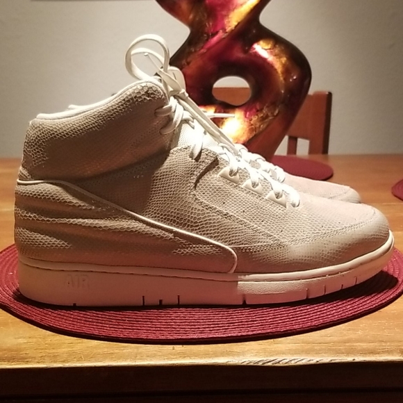Nike Air Python. Size 11 - Picture 3 of 14